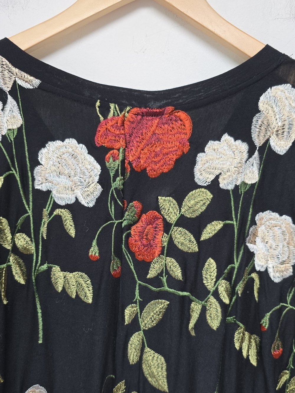 Akemi + Kin Anthropologie Top Blouse Size XS/S Floral Embroidered Black Relaxed - Picture 9 of 12